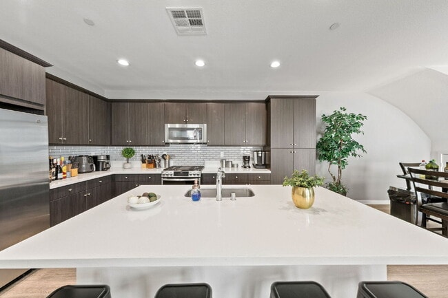 Building Photo - Love your life at Escaya in Chula Vista! 4Bed/2.5Ba attached garage home for rent