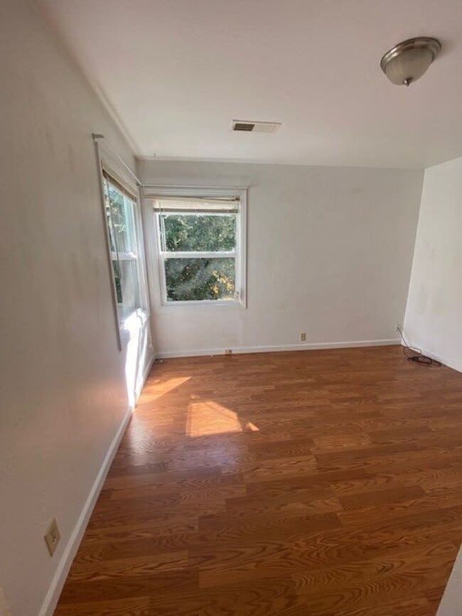 Building Photo - Close to Cal Poly Humboldt, 4/2 house!