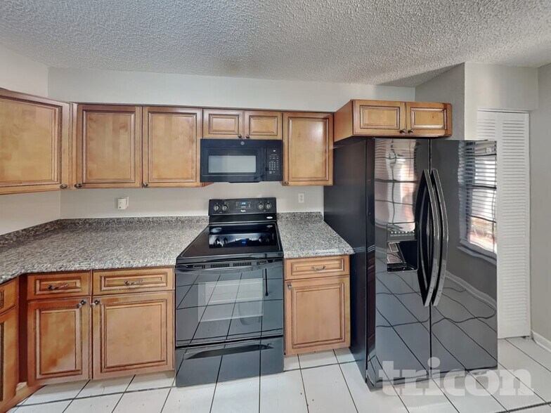 Building Photo - 835 Stonybrook Cir