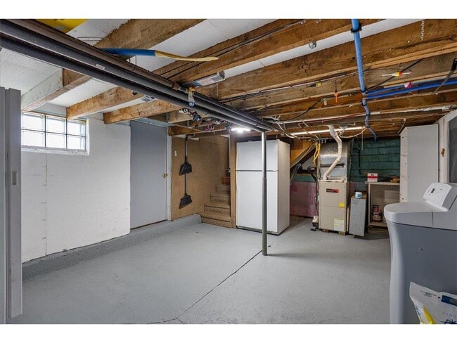 Building Photo - 773 US-63