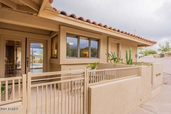 Building Photo - 16120 Cholla Dr