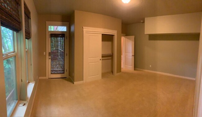 Building Photo - Starpointe Luxury Home with 6 Bedrooms, 4 ...