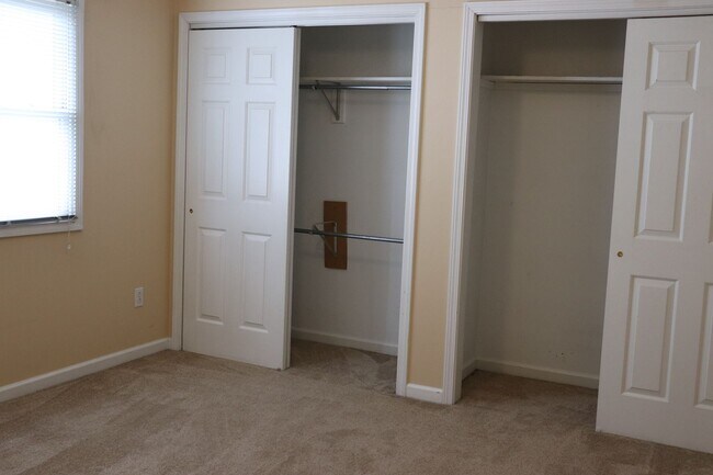 Building Photo - 2 bed/2.5 bath Townhouse in Morgantown - A...