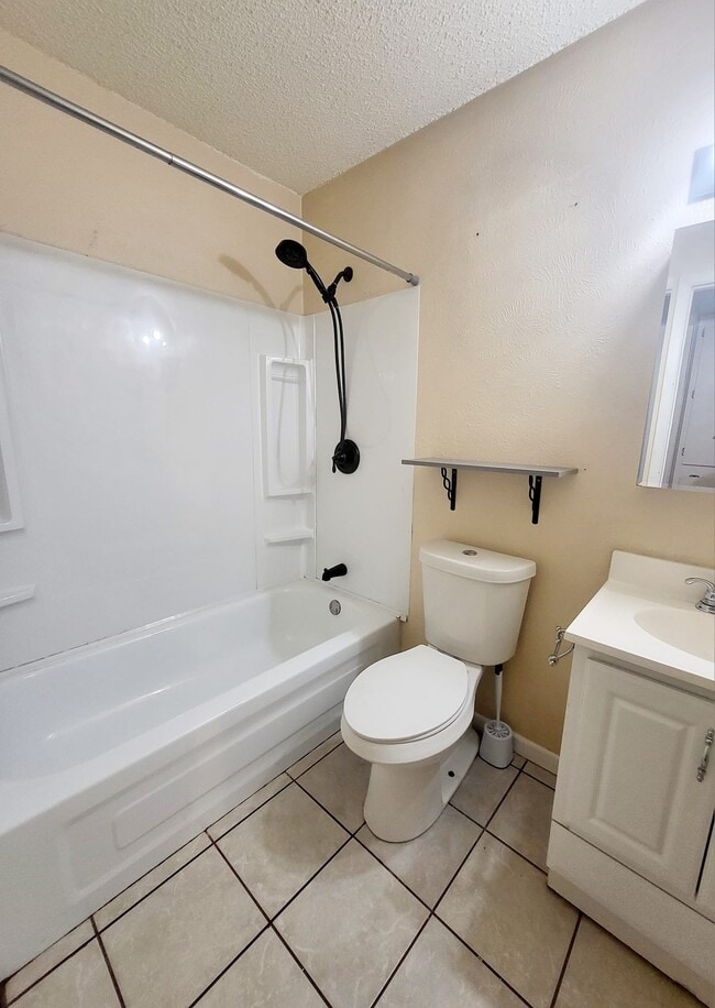 Building Photo - 4017 Eastridge Dr