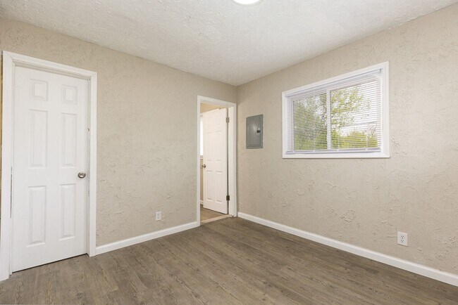 Building Photo - 564 Marquette Dr