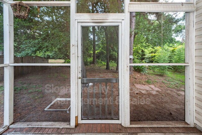 Building Photo - 458 Planters Trace Dr