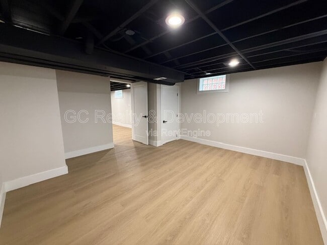 Building Photo - 465 Alexander Blvd