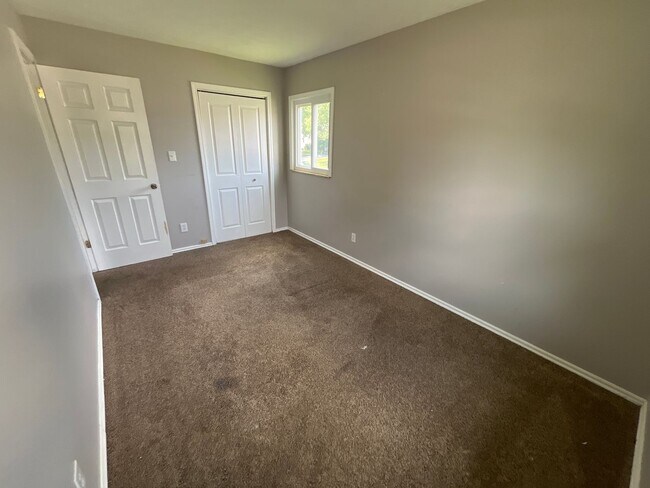 Building Photo - 615 Moss Oak Ave