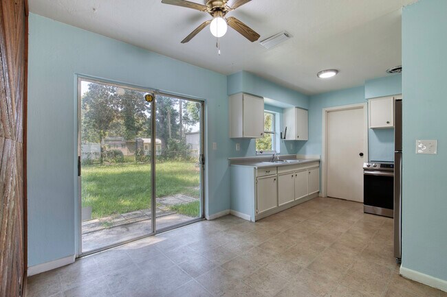 Building Photo - 1133 Bradenton Rd