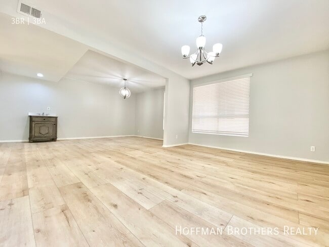 Building Photo - 931 S Wooster St Los Angeles, CA 90035