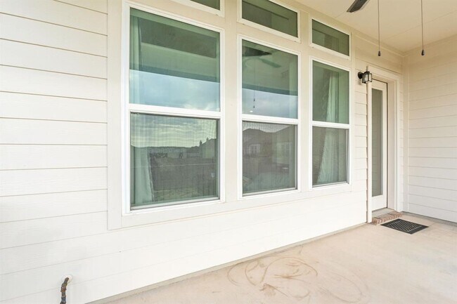 Building Photo - 6520 Verona Pl