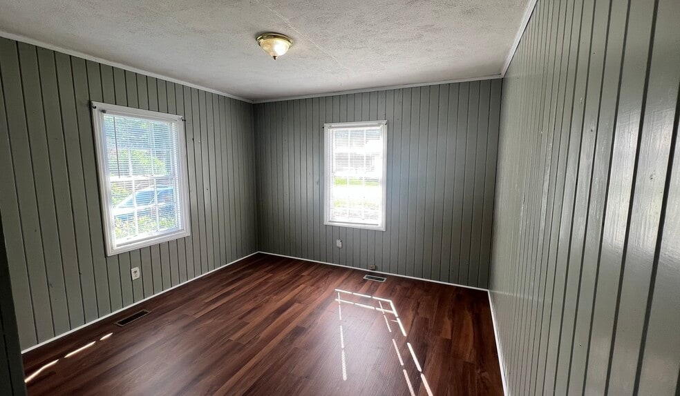 Bedroom 2 - 1010 Lynch St