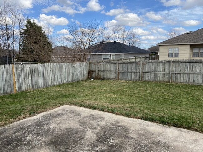 Building Photo - 911 SW Cheyenne Dr