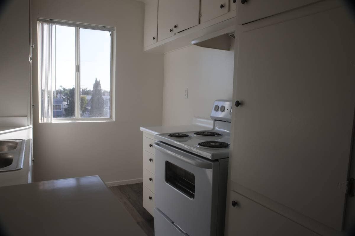 Building Photo - 915 N Wilton Pl