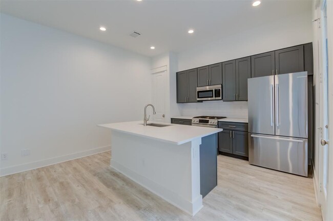 Building Photo - 2551 Judiway St