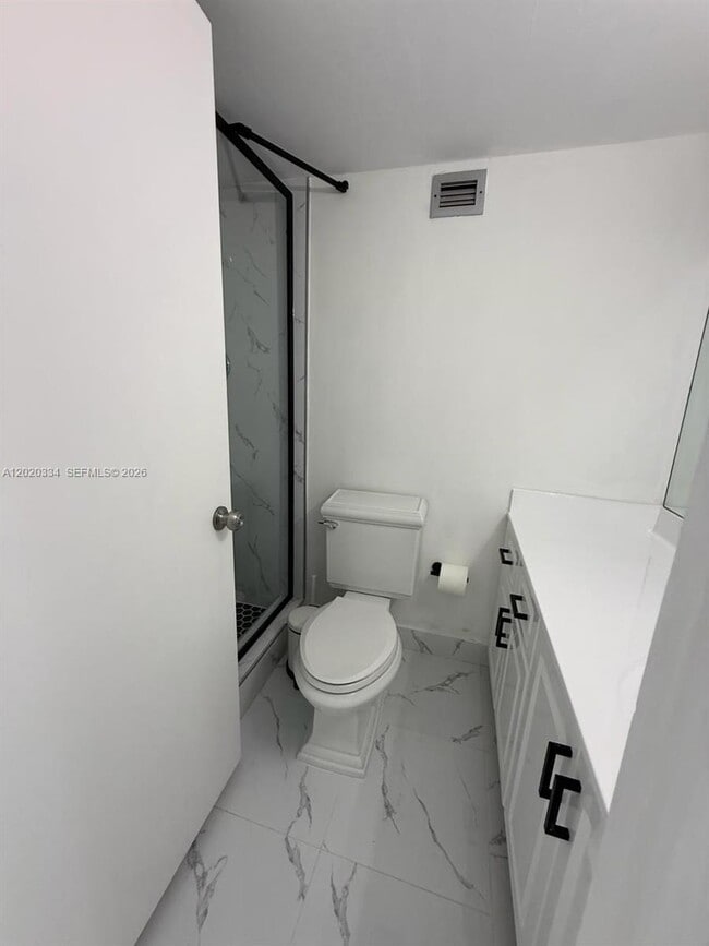 Building Photo - 6039 Collins Ave