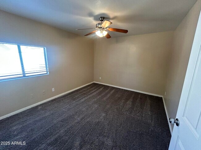 Building Photo - 523 N Los Feliz Dr