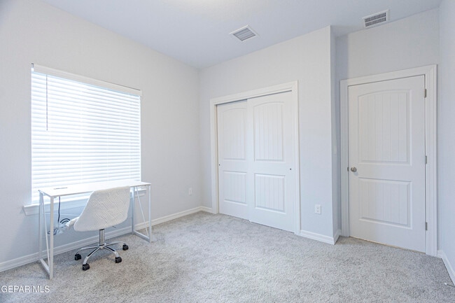 Building Photo - 546 Spanish Oak Dr