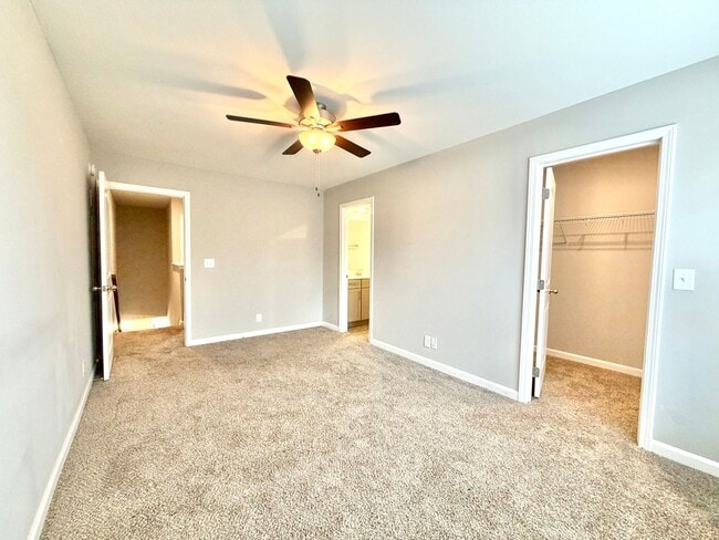 Building Photo - 235 Woodland Vly Ln