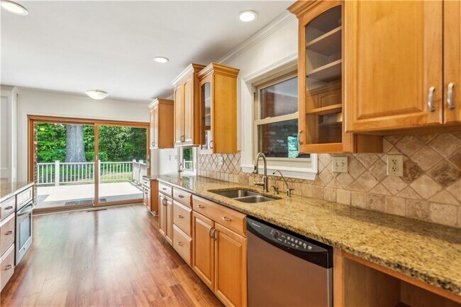 Building Photo - 3292 Ferncliff Pl NE
