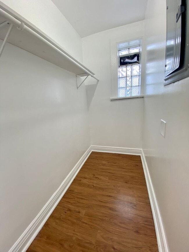 Building Photo - 2309 S Sacramento Ave