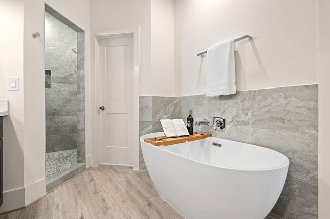 Building Photo - 1042 Homer St