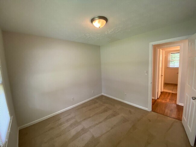 Building Photo - Charming Well Maintained Ranch on Quiet Cul-de-Sac – 3BR/2BA Near Downtown Decatur