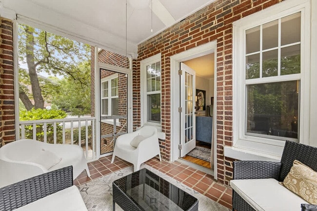 Building Photo - 800 Magnolia Ave