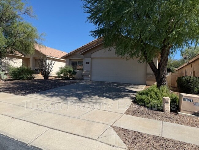 Building Photo - 13256 N Hammerstone Ln