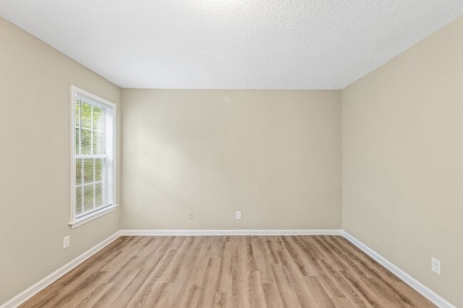 Building Photo - Welcome to this charming 4 bedroom, 2 bathroom home located in Greensboro, NC.