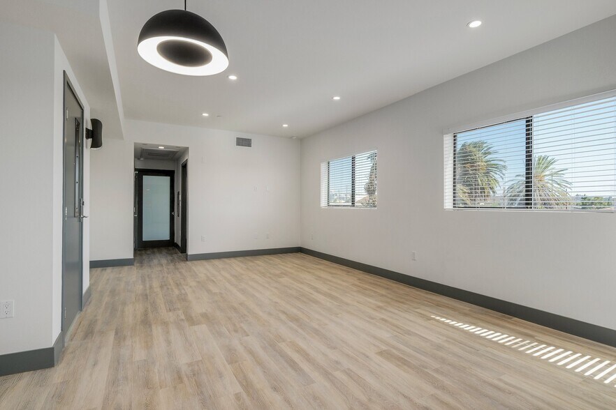 Building Photo - 3743 Midvale Ave