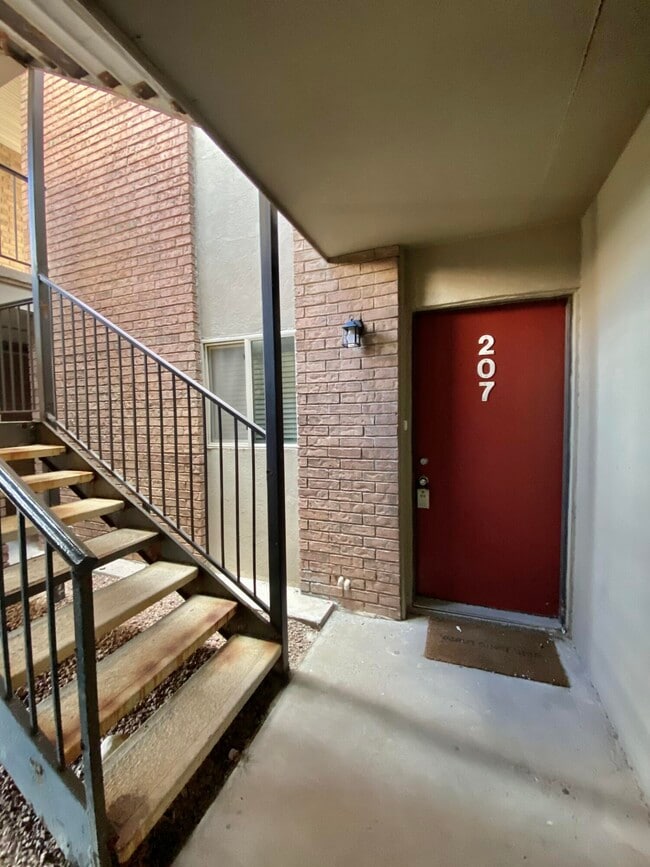 Building Photo - 4433 N Stanton St