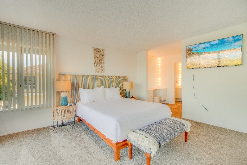Building Photo - 8143 La Jolla Scenic Dr N