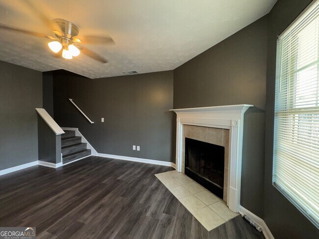 Building Photo - 330 Crestfield Cir