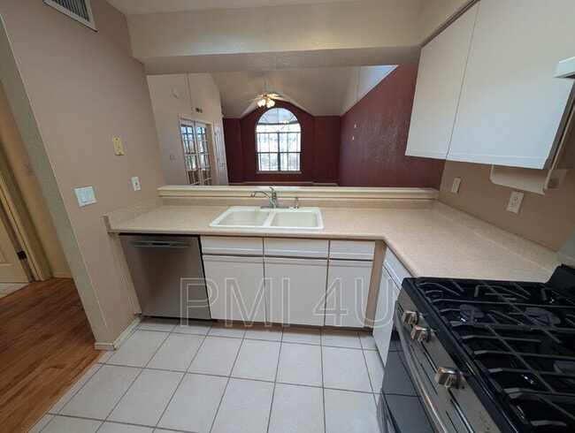 Building Photo - 1516 Rosemont Ave NW