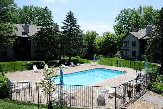 Building Photo - Beautiful 2-Bed 1-Bath Condo in Bloomington - Available Now!