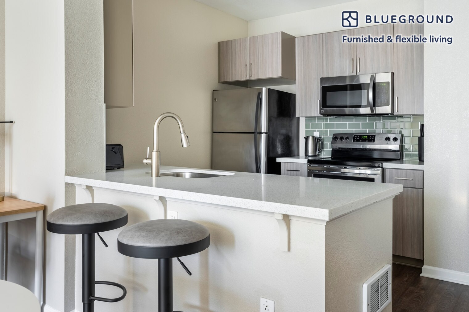 Building Photo - 5684 Bay St