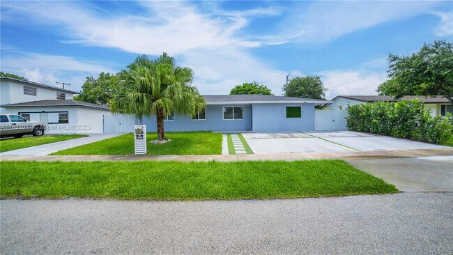 Building Photo - 16400 SW 100th Ct