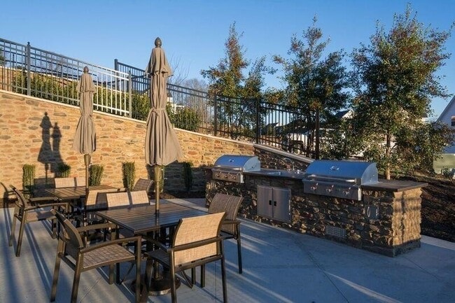 Building Photo - 2077 McAvoy Dr