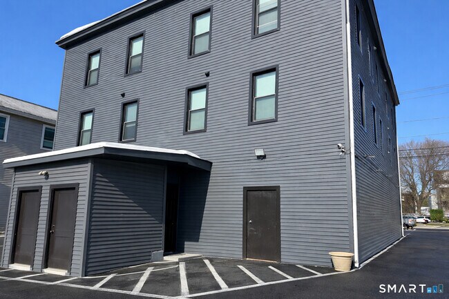 Building Photo - 171 Pequonnock St