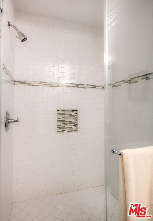 Building Photo - 12142 Hollyglen Pl