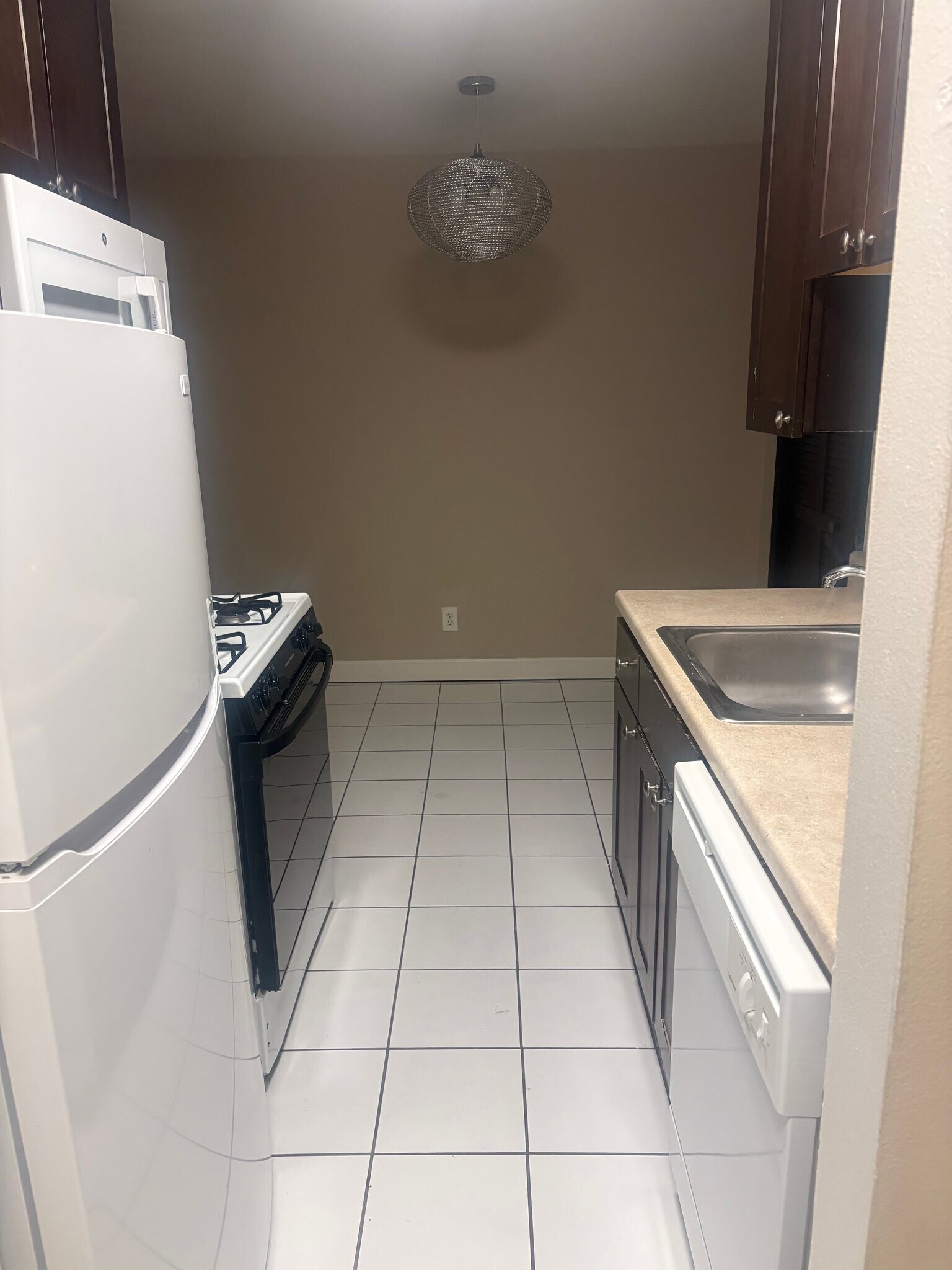 Building Photo - 2424 E Webster Pl