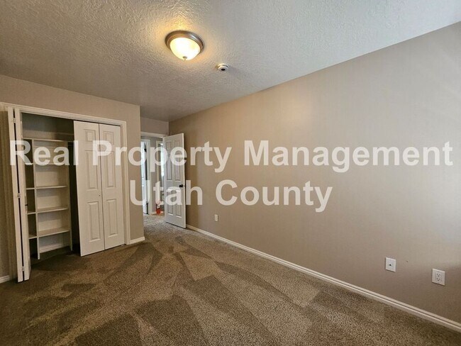 Building Photo - 81 S 220 W St