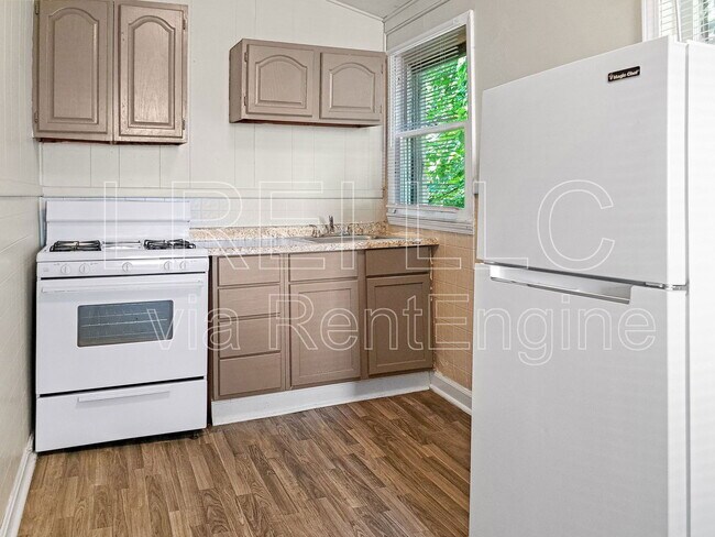 Building Photo - 1709 W Gaulbert Ave