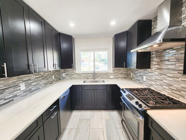 Building Photo - 3 bedroom 3 bathroom hillside Pacifica home with serene views