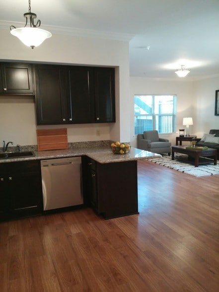 Building Photo - Marina Vista