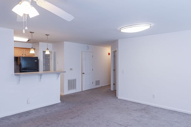 Building Photo - Cozy Greensboro 2 Bedroom 2 Bathroom Condo