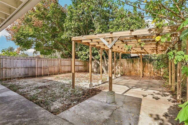 Building Photo - 1601 Triangle Ave