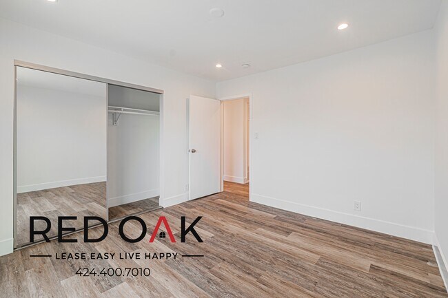 Building Photo - 1841 S Manhattan Pl