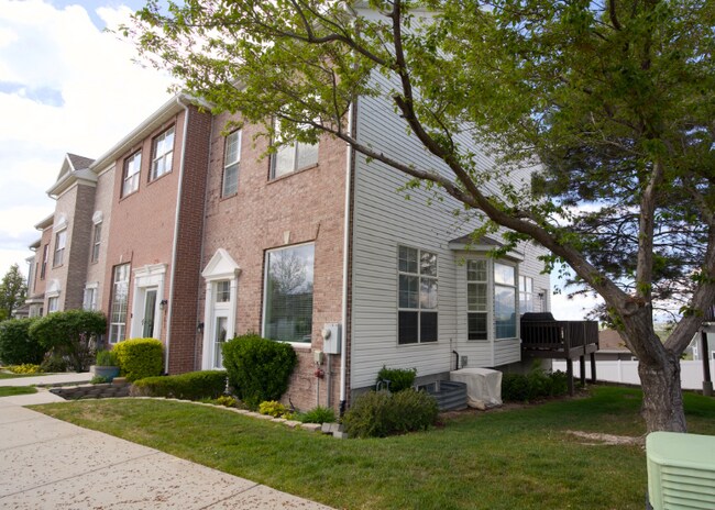 Building Photo - 963 Senior Band Rd